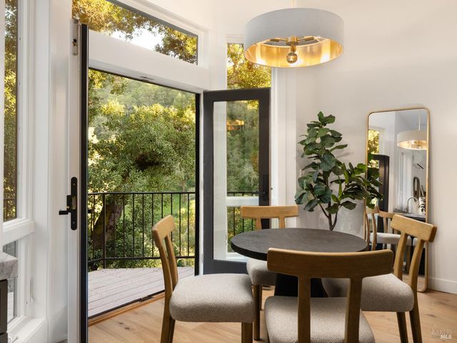 9995 Courtney Dr, Kenwood, CA 95452