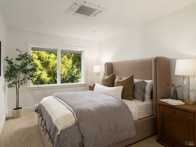 9995 Courtney Dr, Kenwood, CA 95452