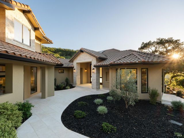 9995 Courtney Dr, Kenwood, CA 95452