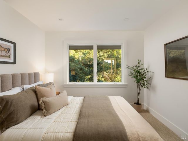 9995 Courtney Dr, Kenwood, CA 95452