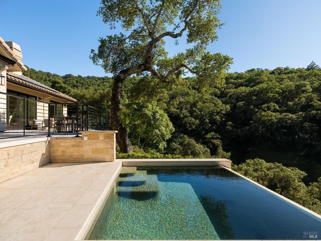 9995 Courtney Dr, Kenwood, CA 95452