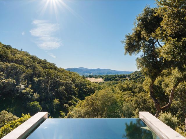 9995 Courtney Dr, Kenwood, CA 95452