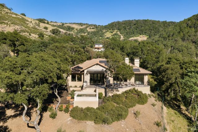 9995 Courtney Dr, Kenwood, CA 95452