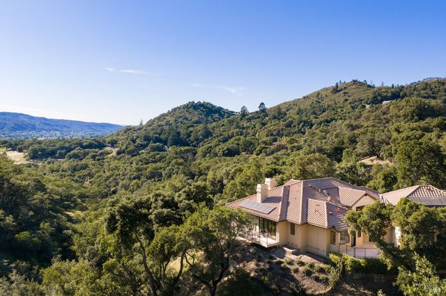 9995 Courtney Dr, Kenwood, CA 95452