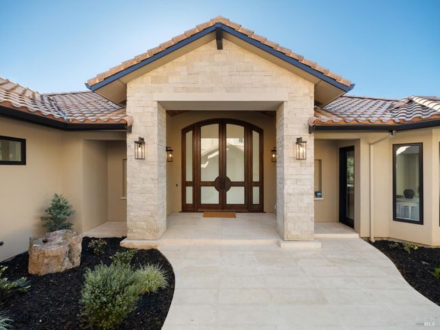 9995 Courtney Dr, Kenwood, CA 95452