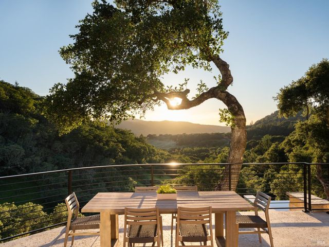 9995 Courtney Dr, Kenwood, CA 95452