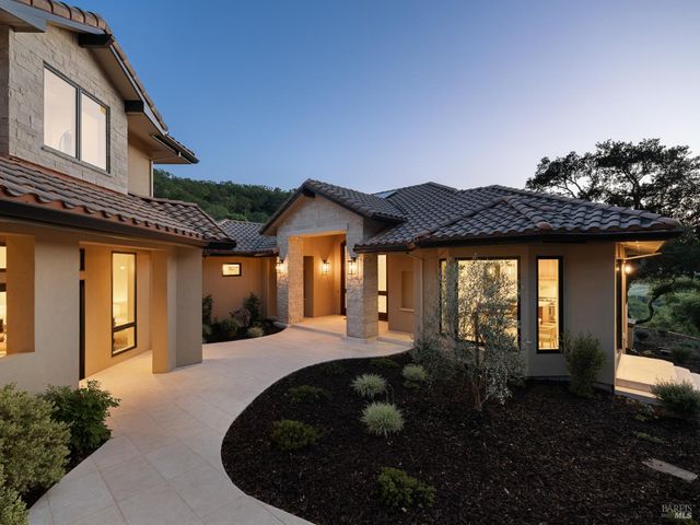 9995 Courtney Dr, Kenwood, CA 95452