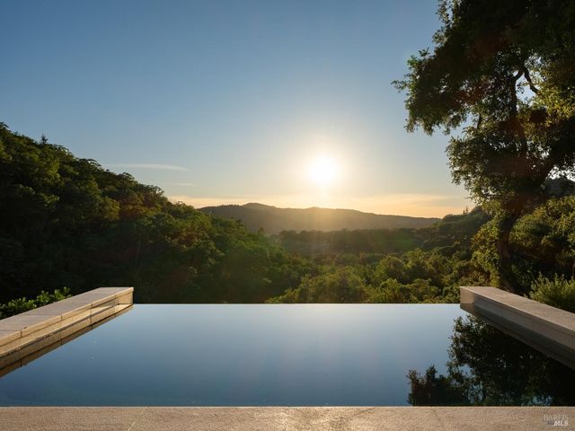 9995 Courtney Dr, Kenwood, CA 95452