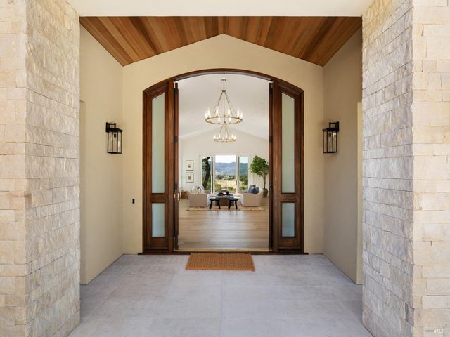 9995 Courtney Dr, Kenwood, CA 95452