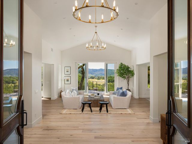 9995 Courtney Dr, Kenwood, CA 95452