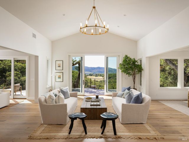 9995 Courtney Dr, Kenwood, CA 95452