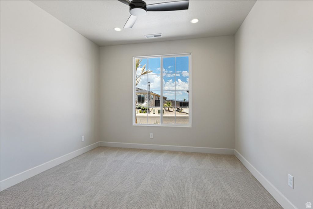 Image 13 of property listing at 296 E 1100 N, Hurricane, UT 84737
