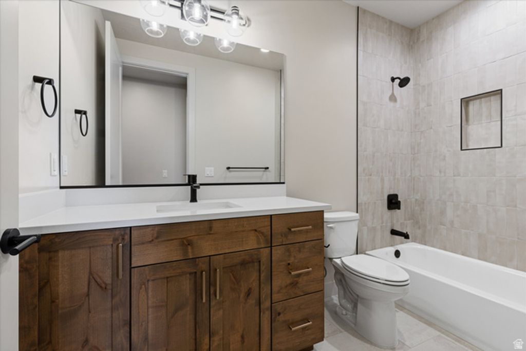 Image 14 of property listing at 296 E 1100 N, Hurricane, UT 84737