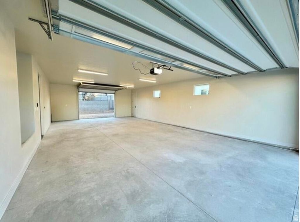 Image 3 of property listing at 296 E 1100 N, Hurricane, UT 84737