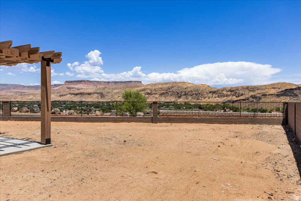 Image 24 of property listing at 296 E 1100 N, Hurricane, UT 84737