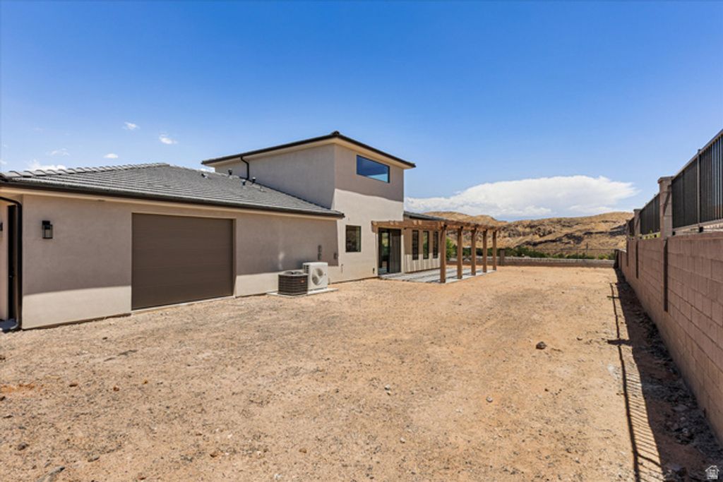 Image 25 of property listing at 296 E 1100 N, Hurricane, UT 84737