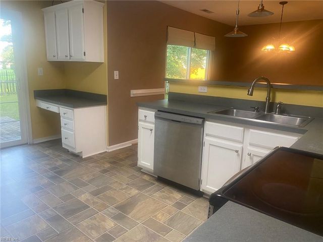 3700 Bridle Path LN, Suffolk, VA 23435