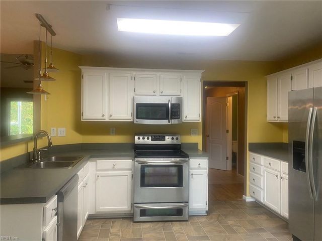 3700 Bridle Path LN, Suffolk, VA 23435