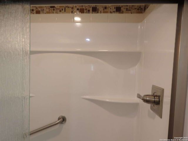 210 Bronco, Seguin, TX 78155