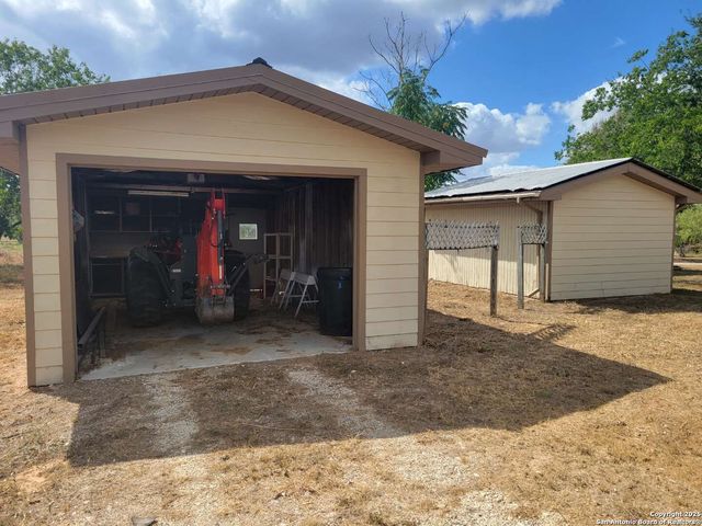 210 Bronco, Seguin, TX 78155