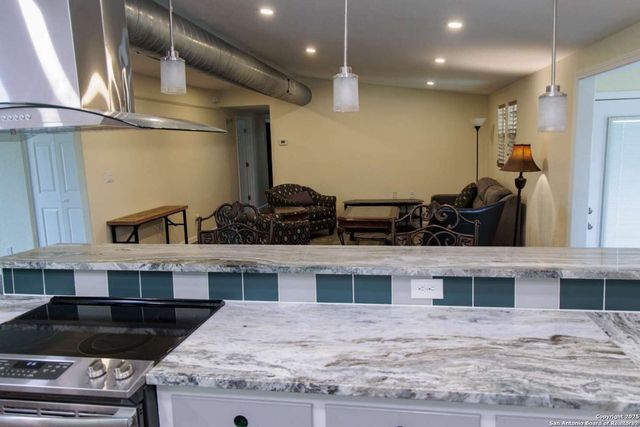 210 Bronco, Seguin, TX 78155