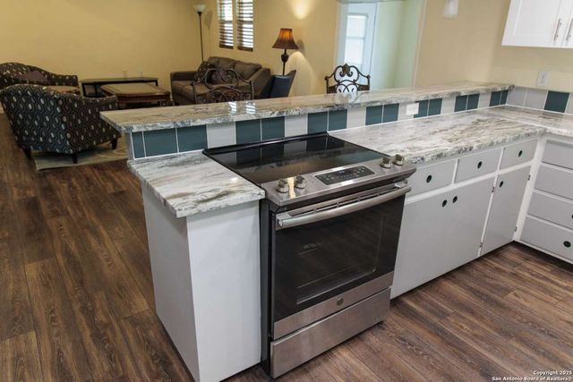210 Bronco, Seguin, TX 78155