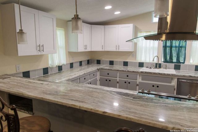 210 Bronco, Seguin, TX 78155