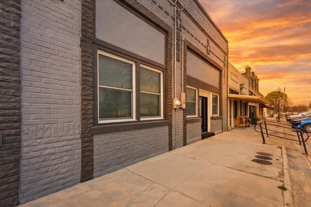 202 N Avenue D, Clifton, TX 76634