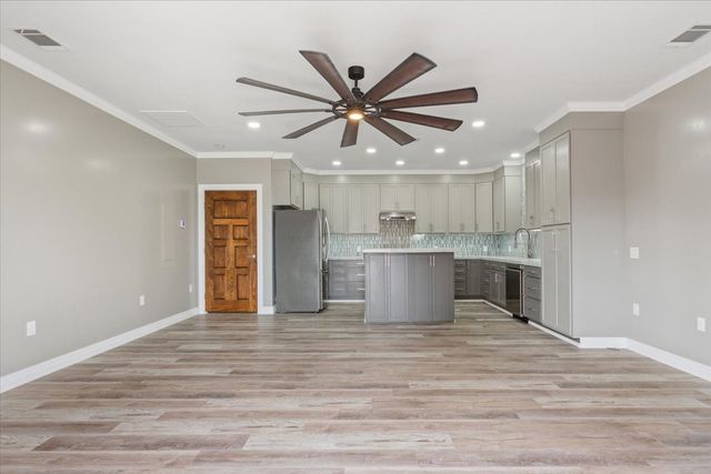 202 N Avenue D, Clifton, TX 76634