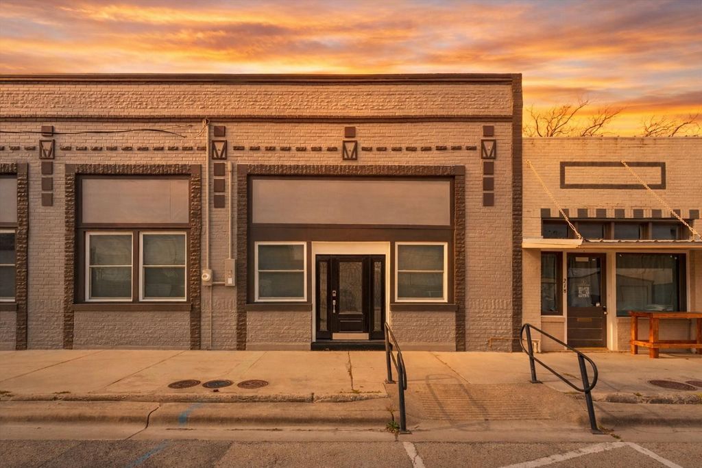 202 N Avenue D, Clifton, TX 76634