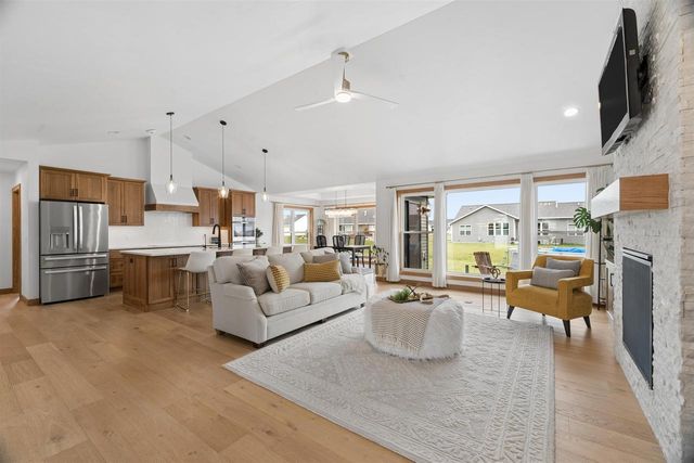 N9263 LAURA STREET, Appleton, WI 54915