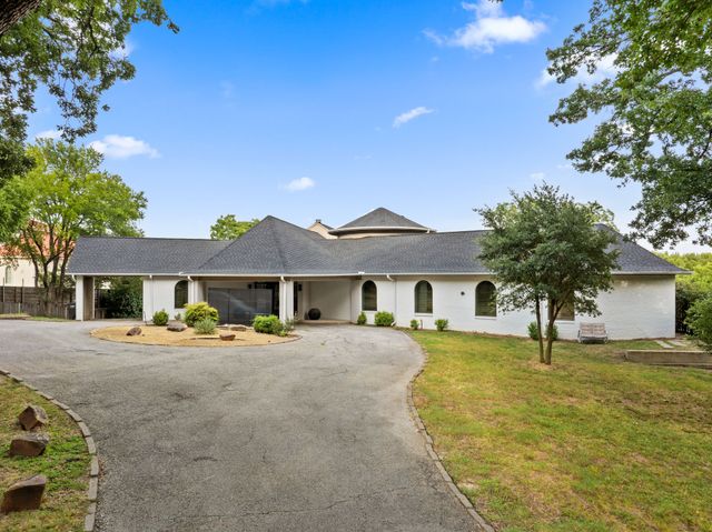 8542 Meadowbrook Drive, Fort Worth, TX 76120