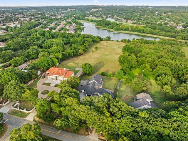 8542 Meadowbrook Drive, Fort Worth, TX 76120