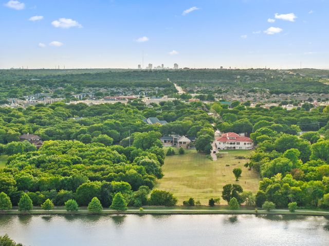 8542 Meadowbrook Drive, Fort Worth, TX 76120