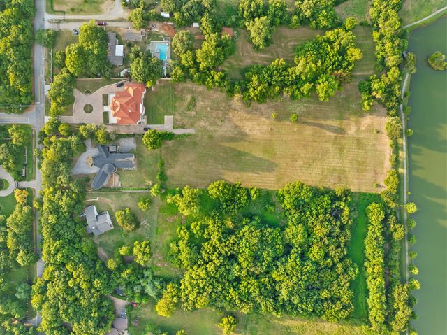 8542 Meadowbrook Drive, Fort Worth, TX 76120