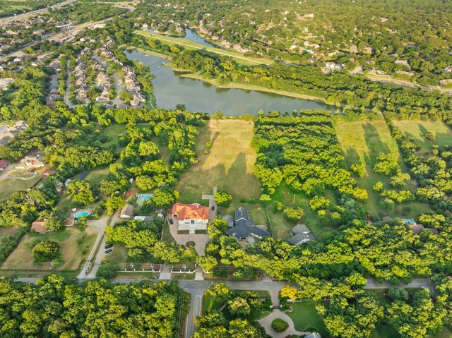 8542 Meadowbrook Drive, Fort Worth, TX 76120