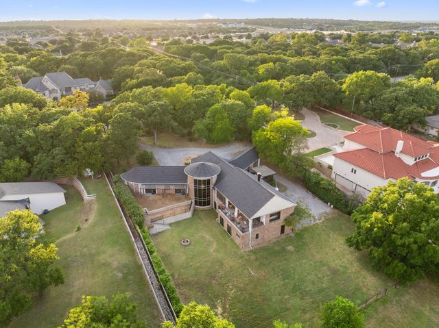 8542 Meadowbrook Drive, Fort Worth, TX 76120