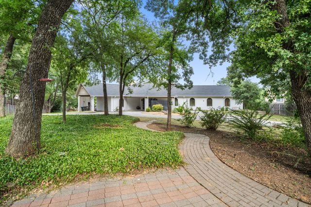 8542 Meadowbrook Drive, Fort Worth, TX 76120