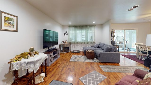 4589 Volo Mine Dr, Diamond Springs, CA 95619