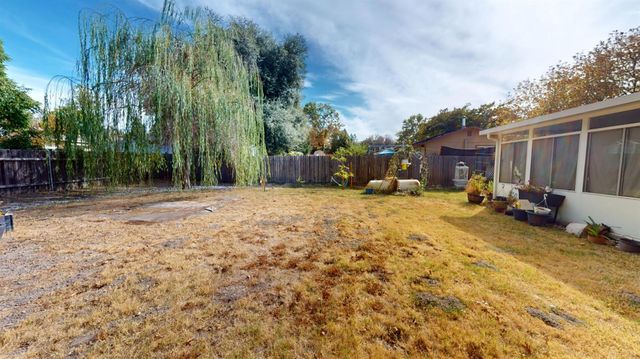 4589 Volo Mine Dr, Diamond Springs, CA 95619