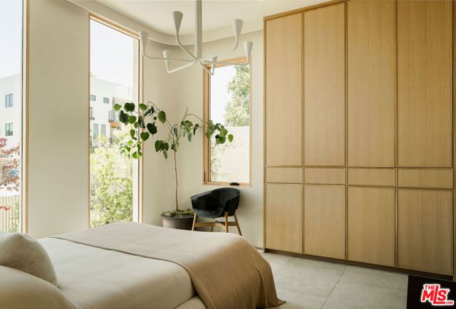 6111 Hargis Street, Los Angeles, CA 90034