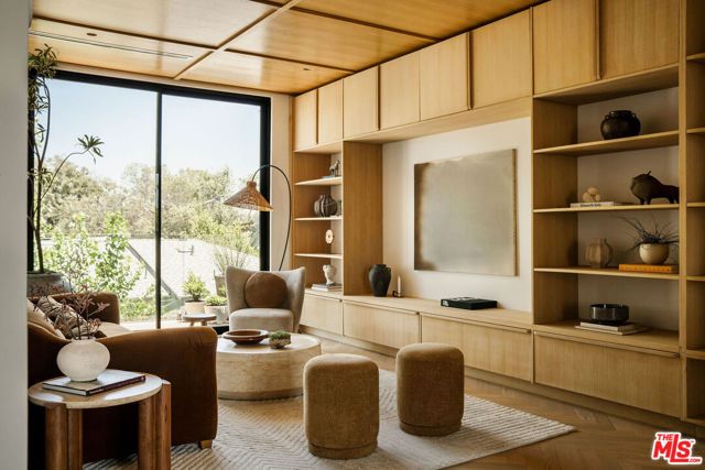 6111 Hargis Street, Los Angeles, CA 90034
