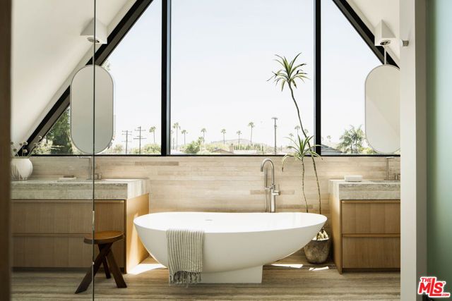 6111 Hargis Street, Los Angeles, CA 90034