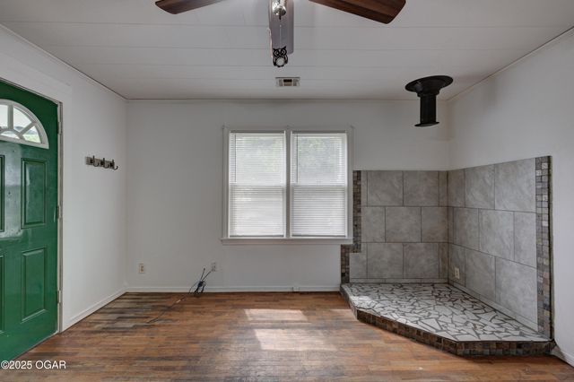 407 S Walnut Street, Carterville, MO 64835