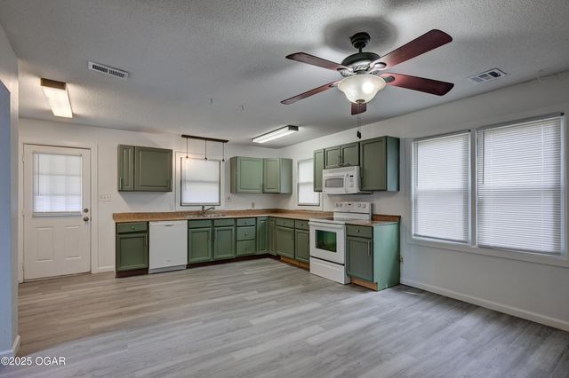 407 S Walnut Street, Carterville, MO 64835