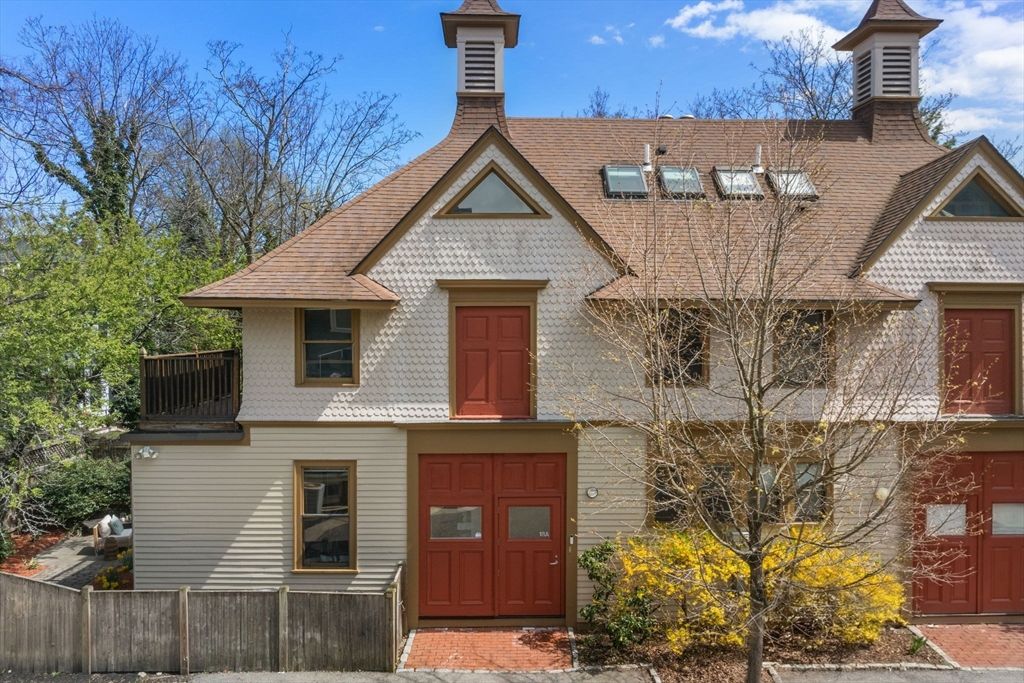 18A Highland Ave, Cambridge, MA 02139