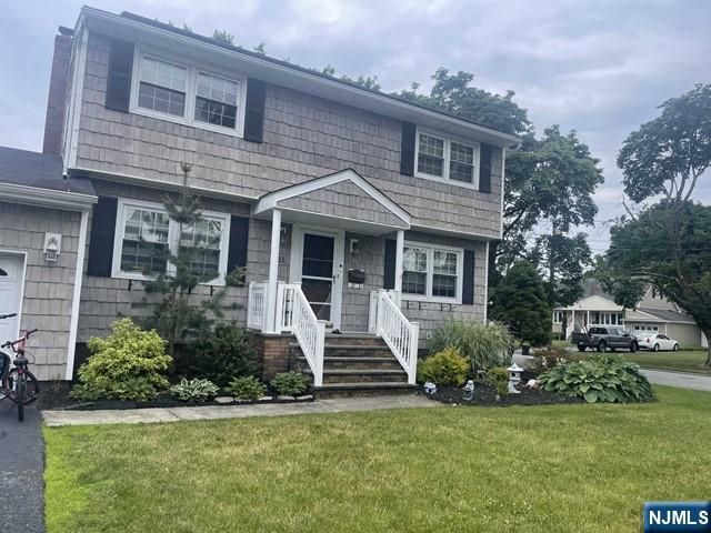 11 Benjamin Place, Pequannock Township, NJ 07440