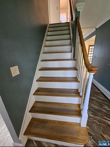 11 Benjamin Place, Pequannock Township, NJ 07440