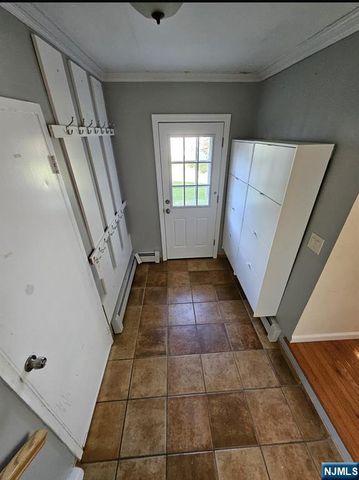 11 Benjamin Place, Pequannock Township, NJ 07440