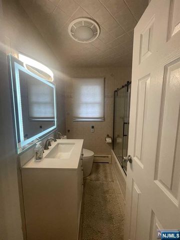 11 Benjamin Place, Pequannock Township, NJ 07440